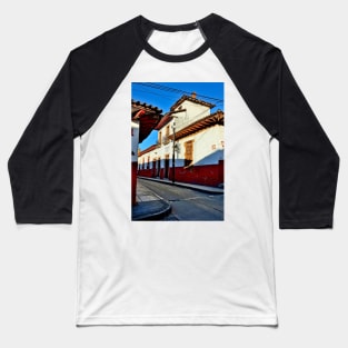 Ruelle dans la ville colonial de Patzcuaro Baseball T-Shirt